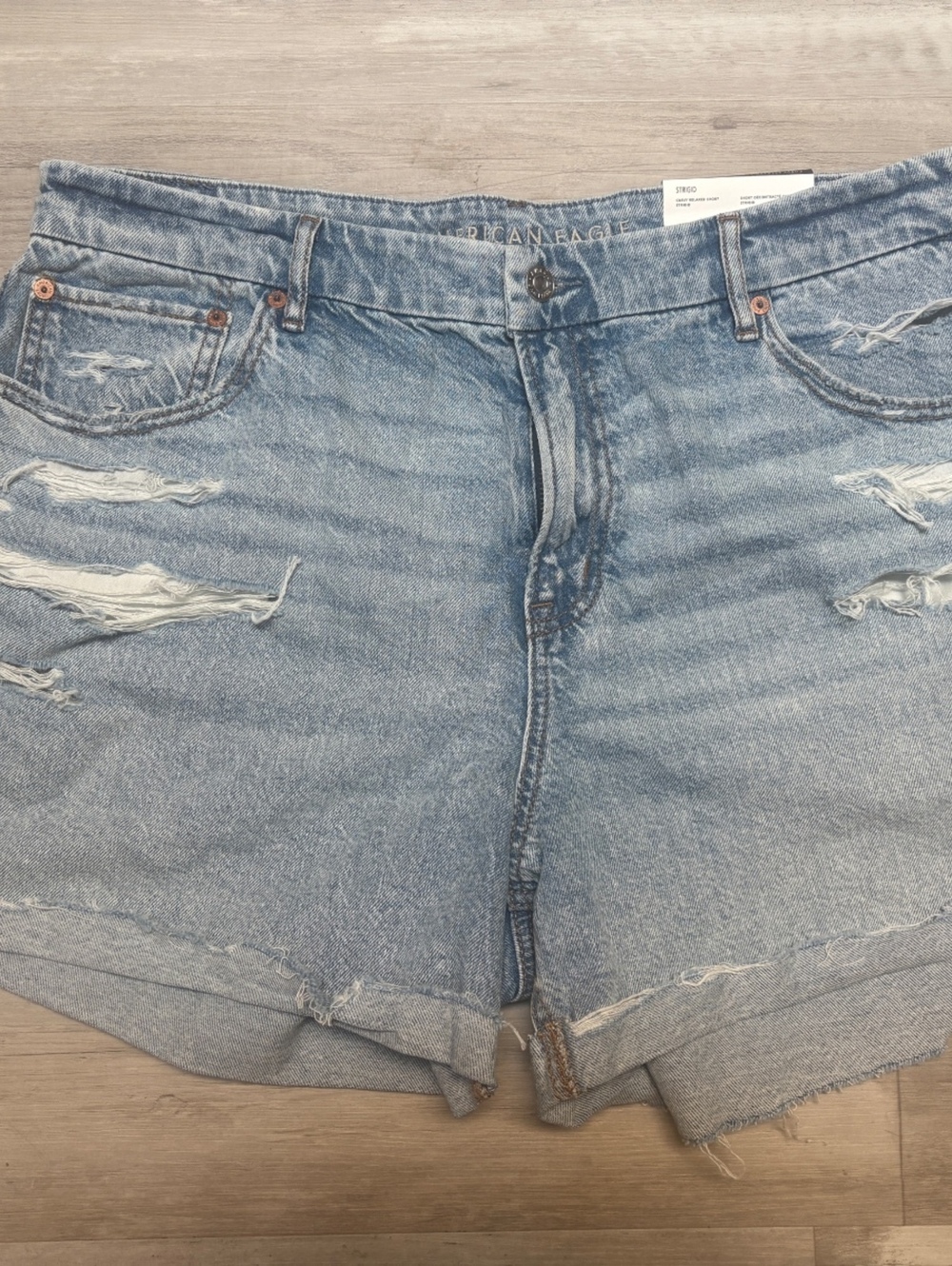 NWT American Eagle Strigid Curvy Relaxed Denim Shorts Women’s Size 18 Distressed